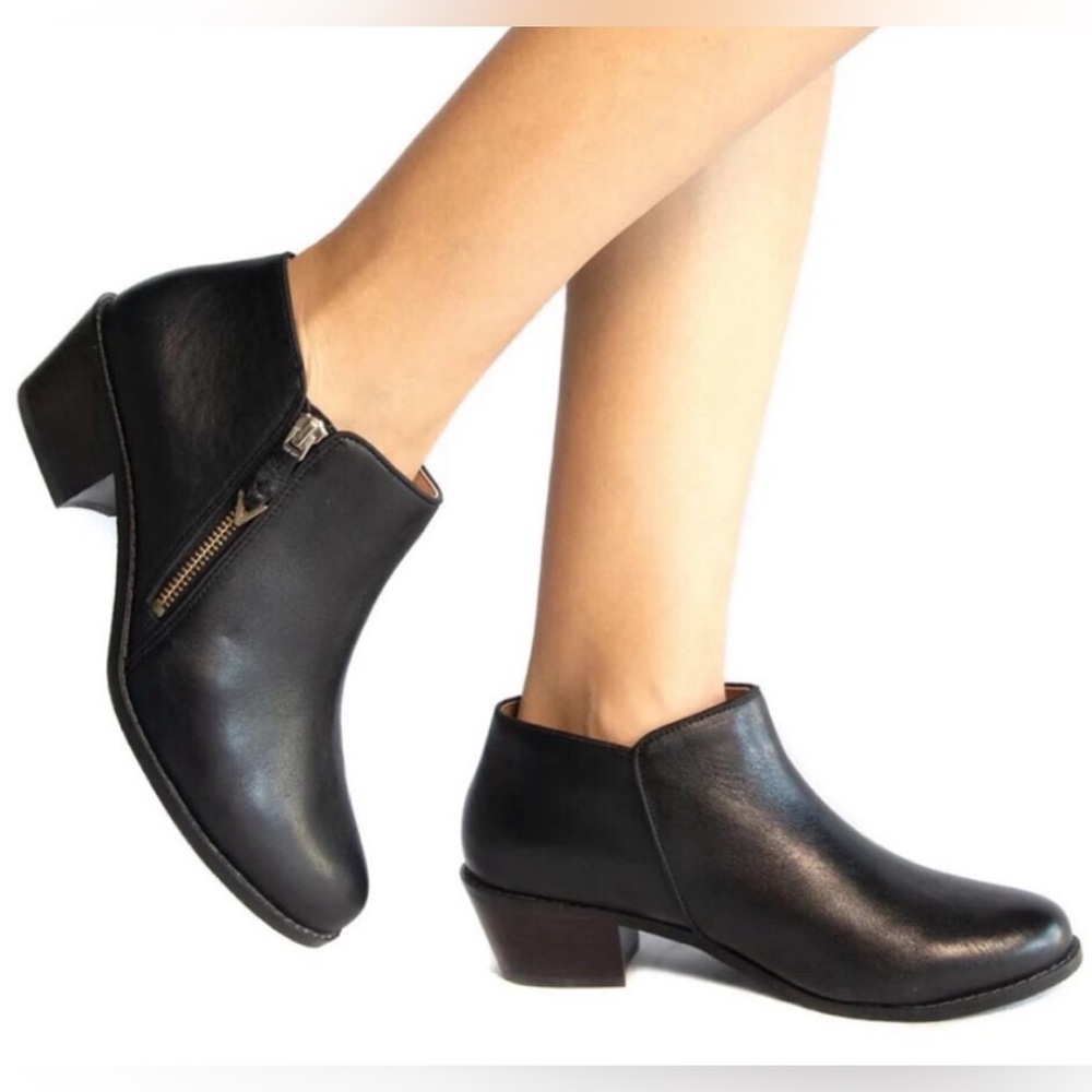 VIONIC Jolene Zip Ankle Booties- Black Leather